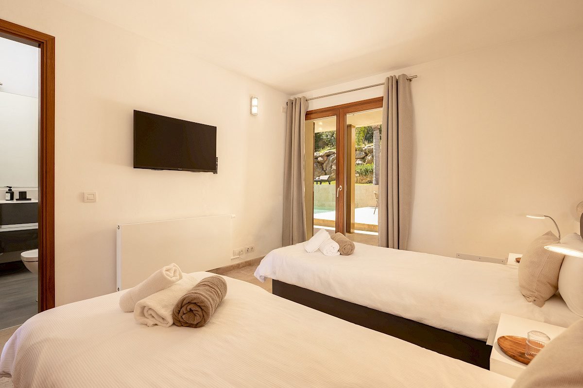 Twin bedroom